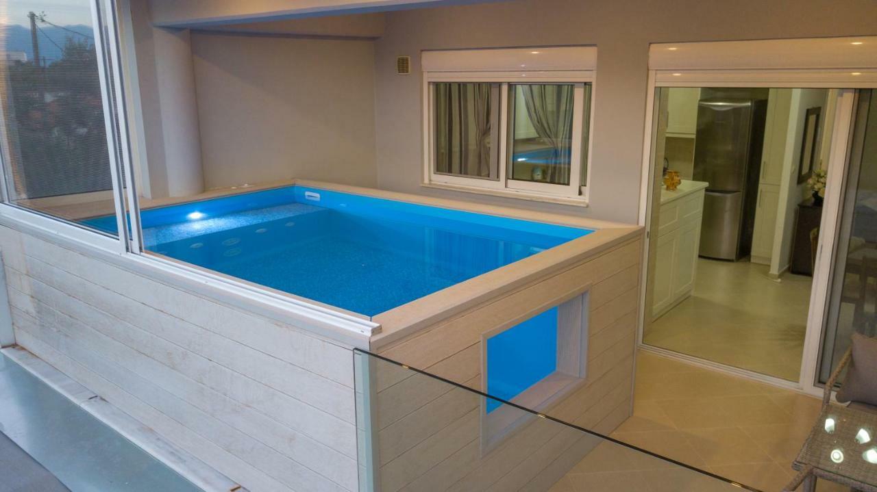 Grand Suites With Private Pools Каламата Экстерьер фото