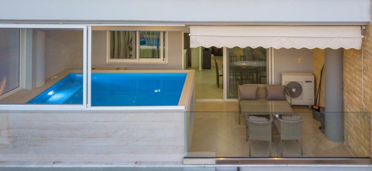 Grand Suites With Private Pools Каламата Экстерьер фото