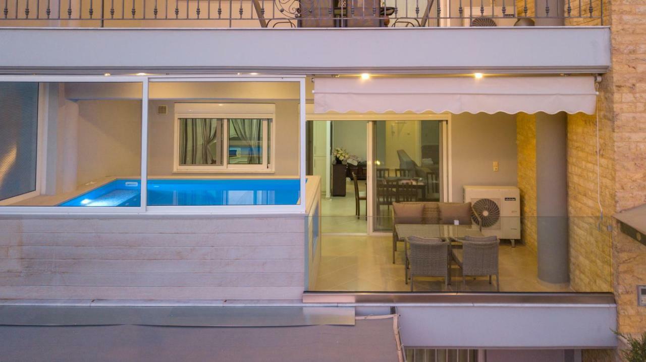 Grand Suites With Private Pools Каламата Экстерьер фото