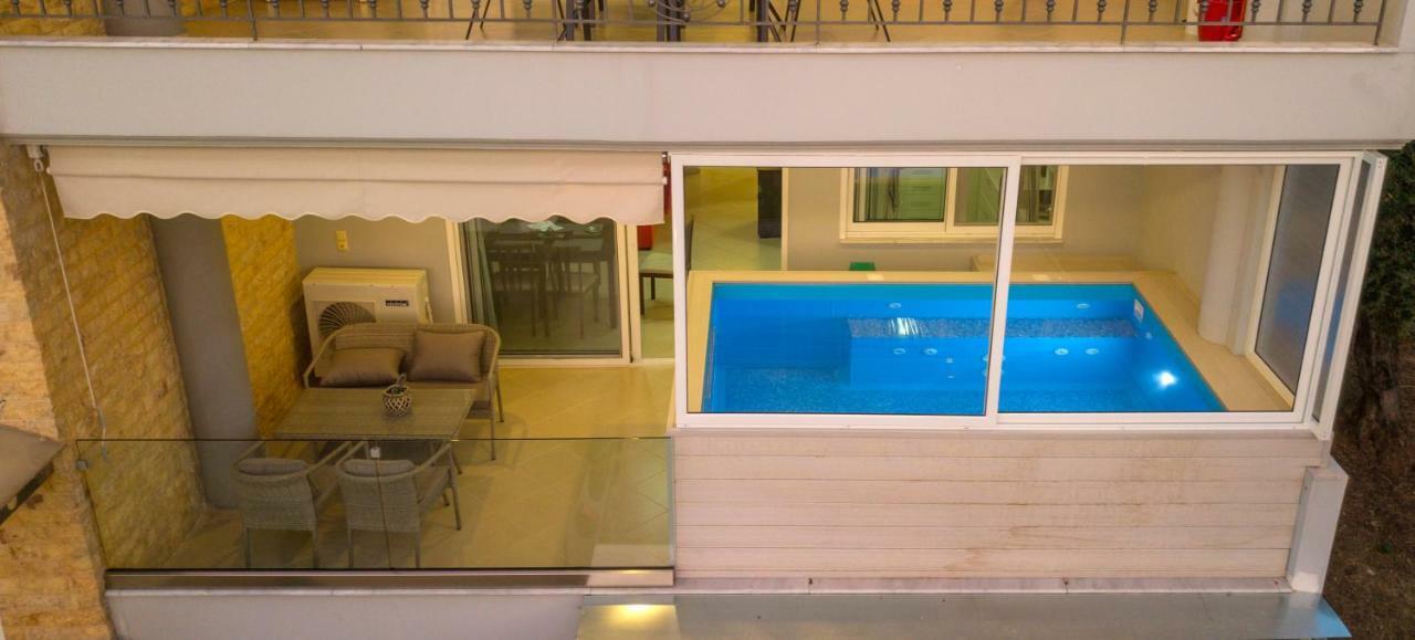 Grand Suites With Private Pools Каламата Экстерьер фото